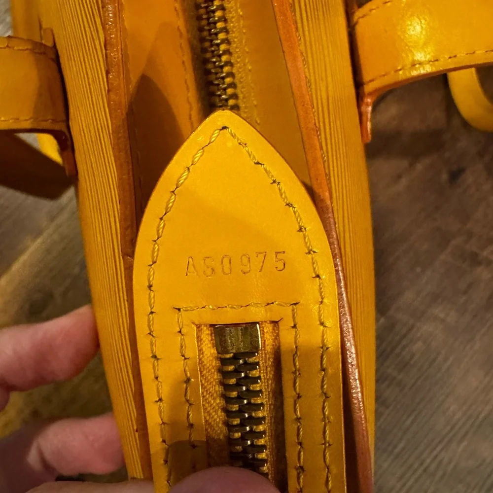 Louis Vuitton Yellow Epi Leather Saint Jacques MM Shoulder Bag - Picture 12 of 12